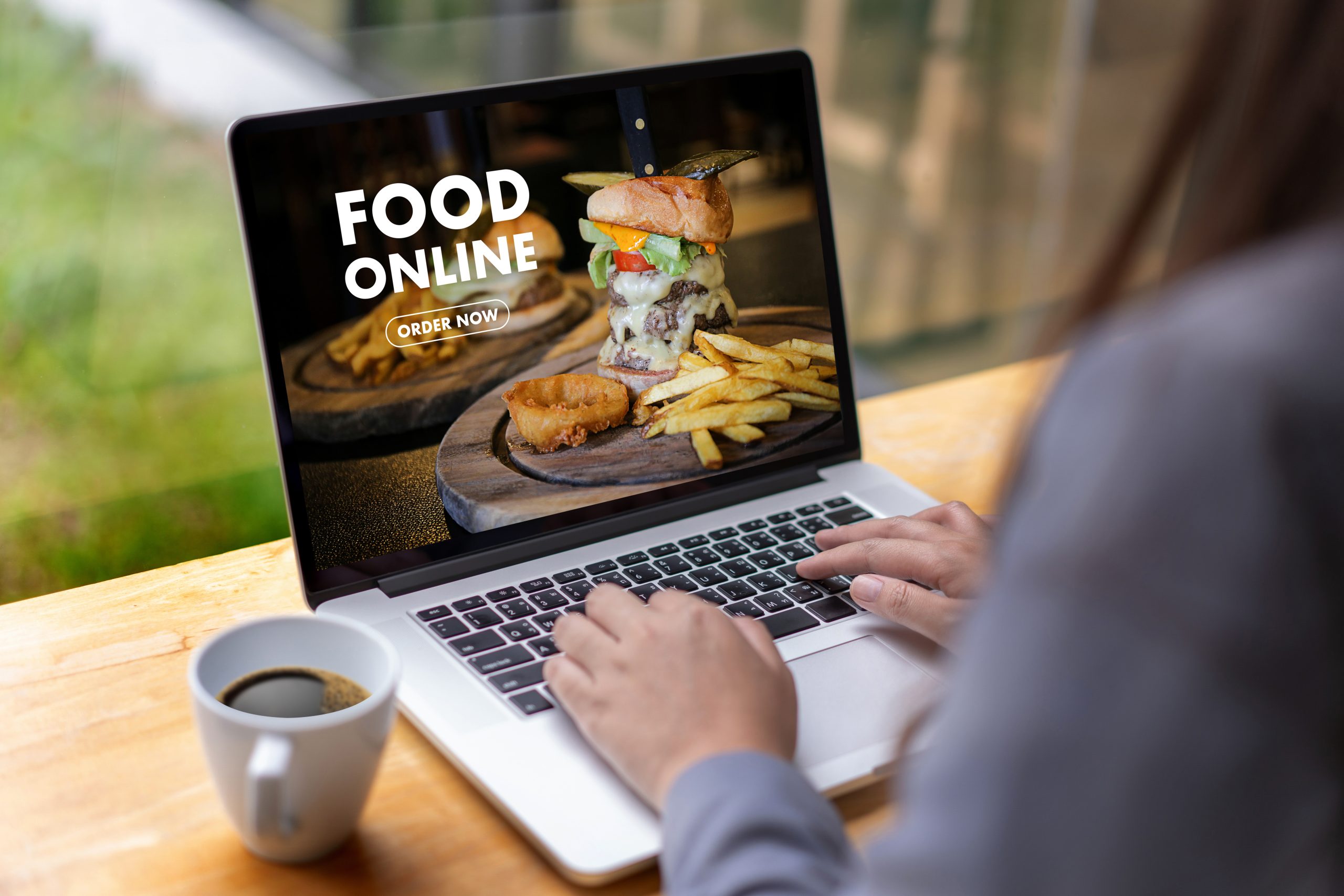 Restaurant guest ordering food online with NX Online Ordering
